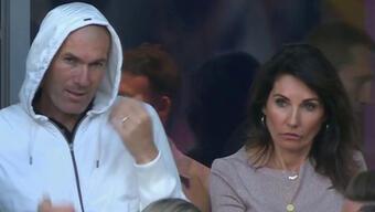 Zidane maçı eşiyle izliyor