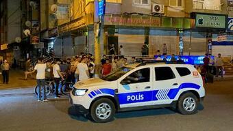 Diyarbakır'da kuyumcuya ulaşamayan müşteriler iş yeri önünde toplandı
