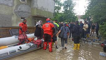 Zonguldak’ta dere taştı, caddeyi su bastı