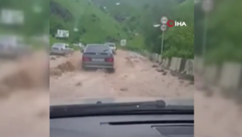 Gürcistan, kötü hava koşulları nedeniyle Rusya ile sınırını kapattı
