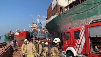 Tuzla'da gemideki yangın paniğe yol açtı