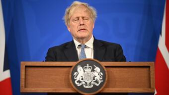 48 saatlik krize direnemedi: Boris Johnson neden istifa ediyor?