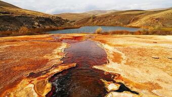 Dünyada bir örneği daha yok! Erzincan'ın 'kırmızı gölü' turizme kazandırılıyor