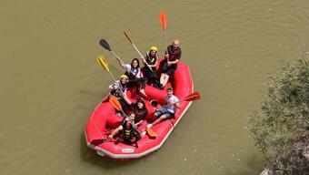 Turistlerin Karasu Nehri'nde rafting keyfi