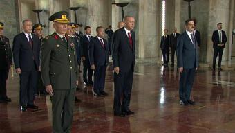 Son dakika... Cumhurbaşkanı Erdoğan ve YAŞ üyeleri Anıtkabir'de