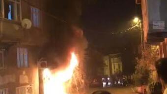 Gaziosmanpaşa'da sokakta silah sesleri yankılandı; ateşe verilen dükkan alev alev yandı