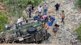 Alanya'da turistlerin bulunduğu safari cipi şarampole devrildi: 7 yaralı