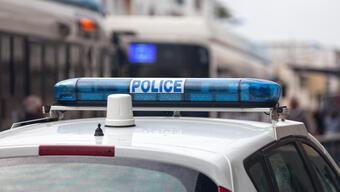 Fransa'da havaalanında bıçaklı saldırgan alarmı: Polis vurarak etkisiz hale getirdi
