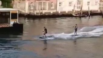 Büyük Kanal’da sörf yaptılar!