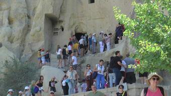 Kapadokya’daki kiliseleri gezmek için dakikalarca sıra beklediler