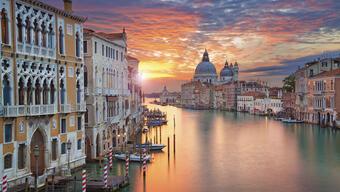 Venedik’te Büyük Kanal’da sörf yapan turistlere para cezası: Belediye Başkanı'ndan ağır sözler