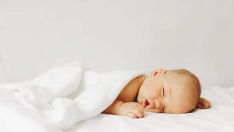 Yenidoğan bebeklere uykuda dikkat edilmesi gerekenler