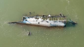 Tuha Nehri’nde sular çekildi, batık gemi ortaya çıktı