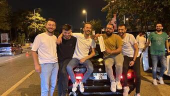 Kadıköy’de trafik denetimi: Ceza yiyip otomobil önünde poz verdiler