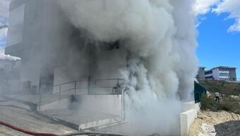 Arnavutköy'de fabrikada yangın; İşçiler çatıda mahsur kaldı