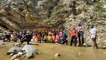 Doğa tutkunları 8 kilometrelik kanyon yürüyüşünde doyasıya eğlendi