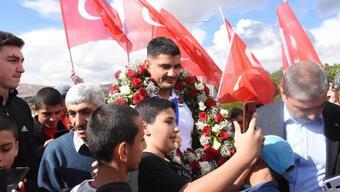 Dünya şampiyonu Taha Akgül'e memleketi Sivas'ta coşkulu karşılama