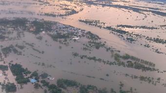 Tayland şiddetli yağmura teslim: Bir kentin tamamı sular altında kaldı!
