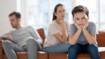 Anne ve babaların davranışları çocukları nasıl etkiliyor?