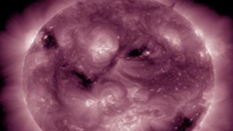 NASA'dan yeni paylaşım: Gülümseyen Güneş, suratını ekşitti