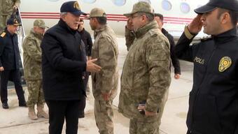 SON DAKİKA: Bakan Akar ve komutanlar Irak sınırında