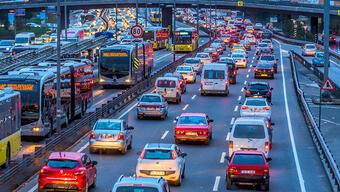 İstanbul'da trafik kilit! Yoğunluk yüzde 89'u gördü