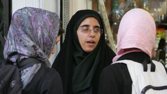 İran’da “ahlak polisi” birimi kapatılıyor mu?