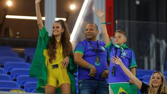 Kevin Trapp'ın sevgilisi Izabel Goulart, Neymar'ın babasıyla görüntülendi