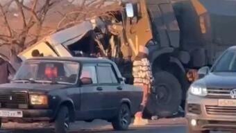 Donetsk'te Rus askeri aracı minibüsle çarpıştı: 16 ölü, 3 yaralı