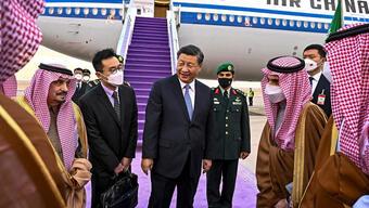 Çin'den Suudi Arabistan'a kritik ziyaret: Savaş uçakları eşlik etti, mor halı ile karşılandı