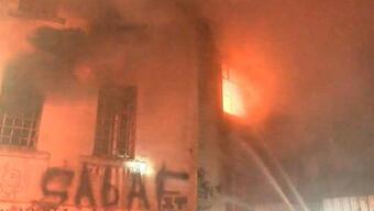 Beyoğlu'nda metruk binada yangın çıktı