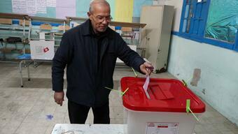 Tunus seçimin ikinci turunda sandık başında