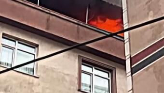 Zeytinburnu'nda 5 katlı binada yangın: 4'ü çocuk 7 kişi kurtarıldı