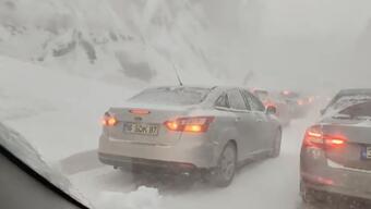 Uludağ'da 25 kilometrelik kar trafiği: Kayarak şehir merkezine indiler