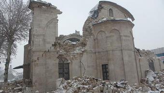 Kahramanmaraş'ta tarihi cami depremde yıkıldı