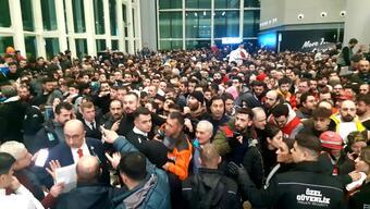 Binlerce gönüllü İstanbul Havalimanı'na akın etti 