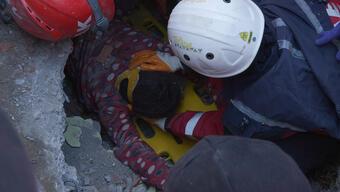 Gaziantep'te 15 yaşındaki çocuk binanın enkazından çıkarıldı