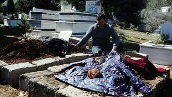 Tarifsiz acı: Depremde iki evladını toprağa verdi 