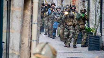 Fransa’da şehrin göbeğinde askeri tatbikat