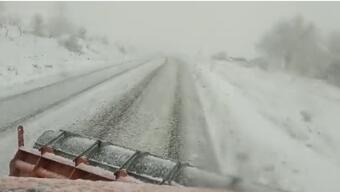Kar ve tipi nedeniyle Tunceli- Erzincan karayolu zincirsiz TIR geçişlerine kapatıldı