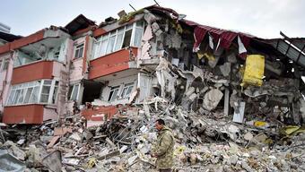 Evi ağır ve orta hasarlı depremzedelerin elektrik ve doğal gaz borçları silindi