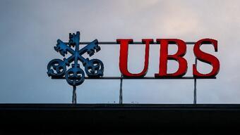 Moody's Credit Suisse'i satın alan UBS'in görünümünü negatife indirdi