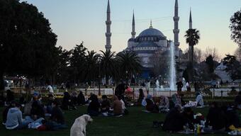 Sultanahmet Meydanı'nda Ramazan kalabalığı