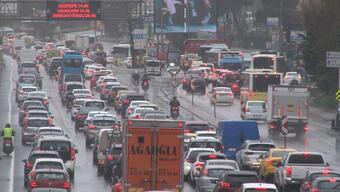 İstanbul'da yağmur trafiği: Yoğunluk yüzde 65'e ulaştı 