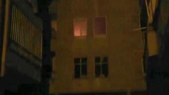 Diyarbakır'da ağır hasarlı apartmanın 2 ve 3'üncü katında yangın