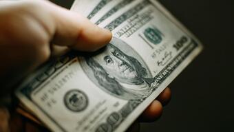 rus-is-adamindan-iddiali-cikis-dolarin-baskin-para-birimi-olarak-5-yili-kaldi