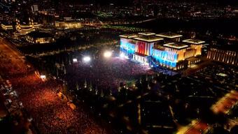 Seçim zaferine 320 bin kişilik kutlama! İlk kez Külliye'de yapıldı