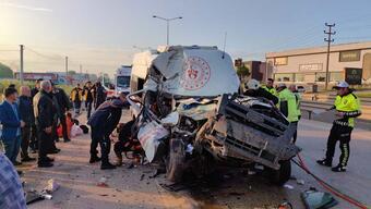 Bursa'da sporcuları taşıyan servis minibüsü hafriyat kamyonuna çarptı: 16 yaralı 