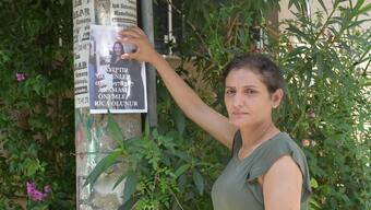 10 gündür haber yok: Elinde afişlerle sokak sokak kayıp kızını arıyor 