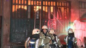 Bayrampaşa'da 4 katlı iş hanında yangın